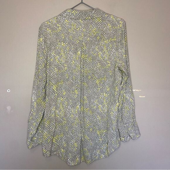 Equipment Femme Grey/Yellow Animal Printed Button-Up Blouse Size Large - Picture 8 of 8